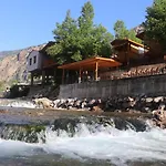 Kapuzbaşı şelaleleri Uçar * Büyükçakır