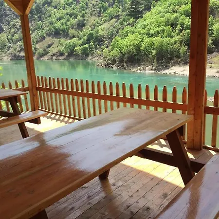 Kapuzbasi Selaleleri Ucar