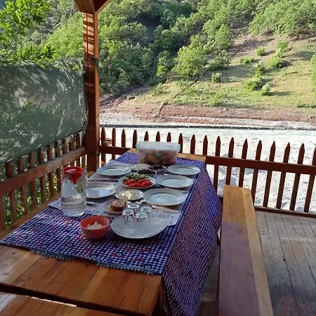 Kapuzbasi Selaleleri Ucar