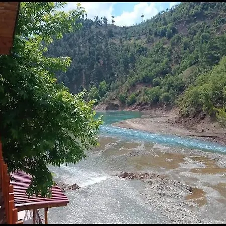 Kapuzbaşı şelaleleri Uçar Pansiyon *