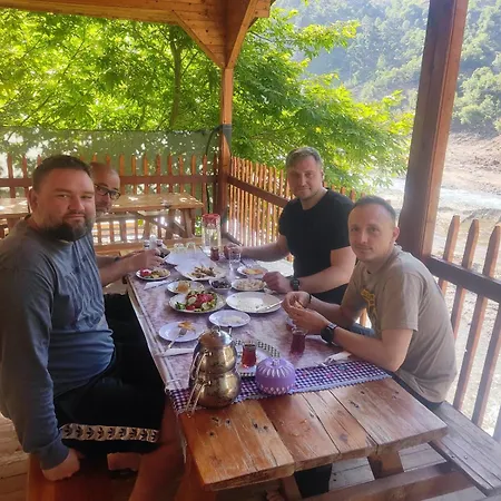 Kapuzbaşı şelaleleri Uçar