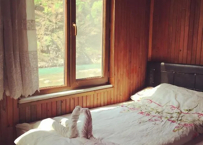 Kapuzbasi Selaleleri Ucar